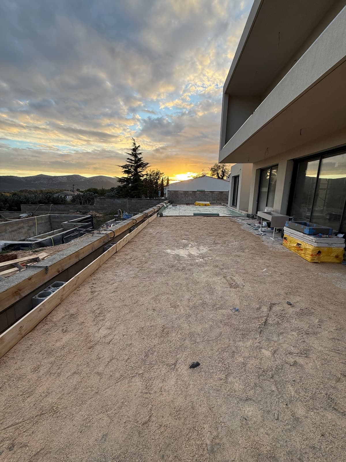 120m2 dalle béton – Pendant 9